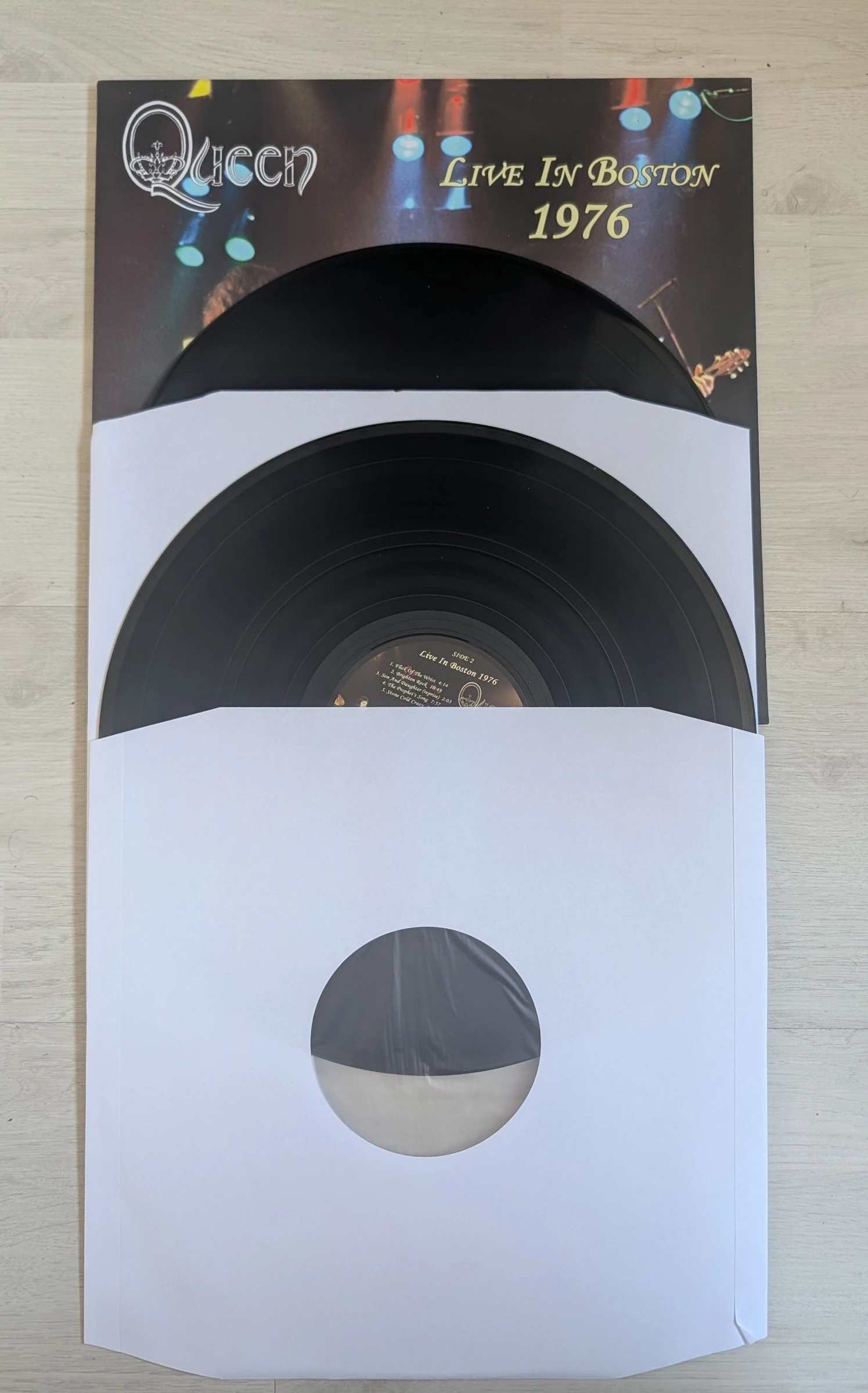 Queen 2LP – photo 3